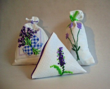 Lavendelsäckchen mit Krreuzstich oder frei bestickt